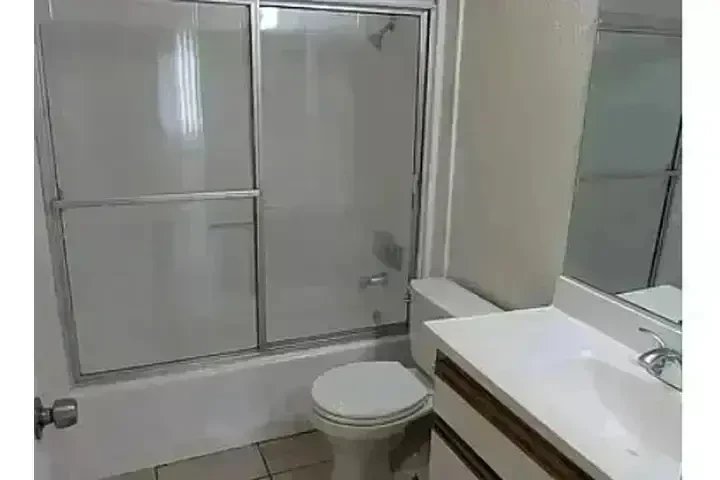 $2450 : APARTAMENTO MODERNO DE 2 RECS image 2