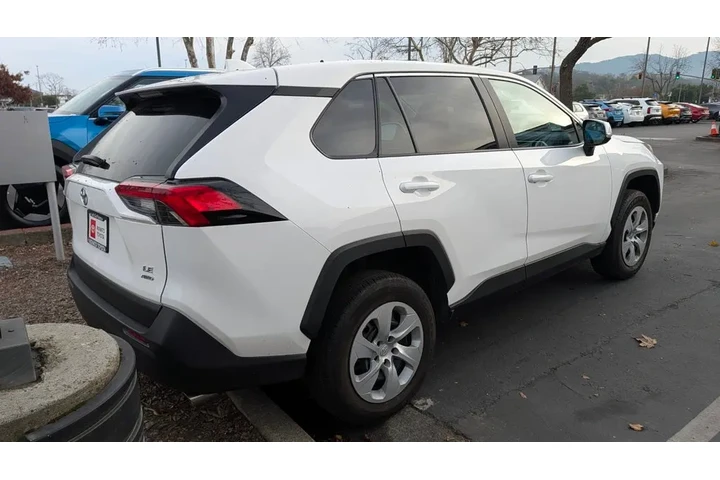 $27995 : 2023 RAV4 LE image 5