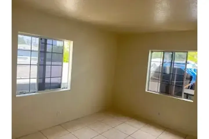 RECÁMARA Whittier y Lorena image 3