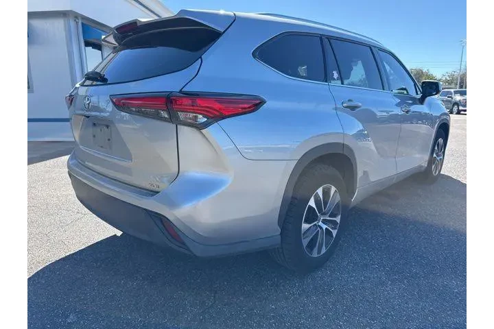 $24895 : Toyota Highlander 2021 XLE 4 image 5