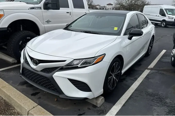 $12977 : Toyota Camry 2019 SE 4dr Sed image 1