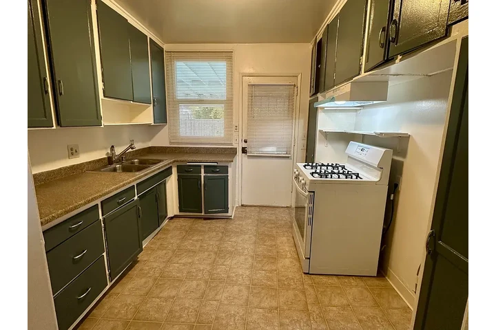 $1000 : Recién pintado, 2 habitaciones image 7