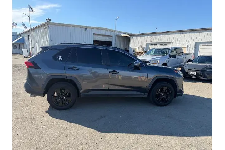 $21500 : Toyota RAV4 2020 XLE 4dr SUV image 6