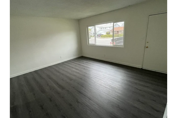 $1200 : Downey Renta Listo image 4