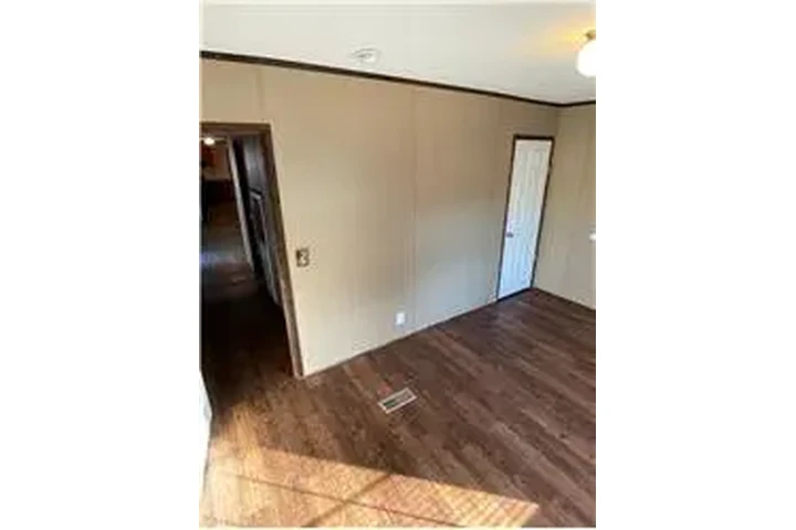 $1100 : Rental property with 3 bedro image 8