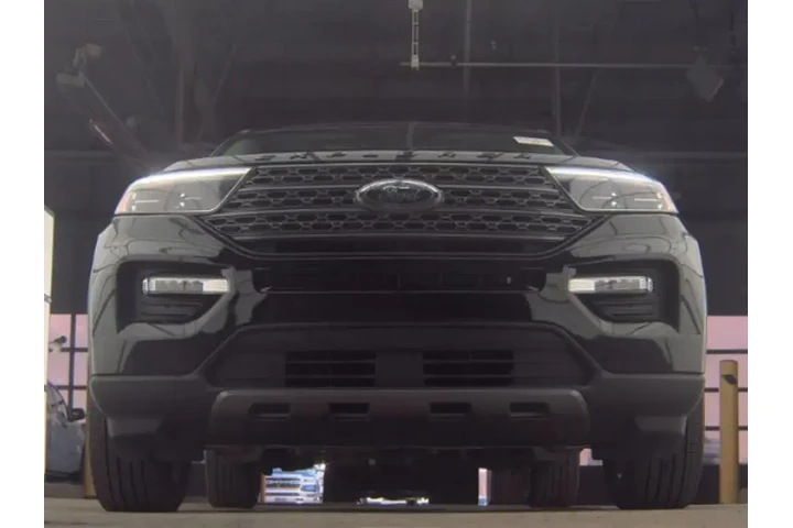 $32299 : Ford Explorer 2023 AWD XLT 4 image 4