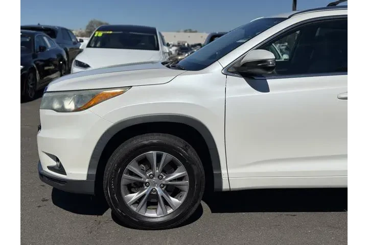 $18488 : Toyota Highlander 2015 XLE 4 image 3