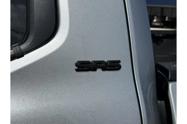 $36112 : Toyota Tacoma 2025 4x2 SR5 4 image 9