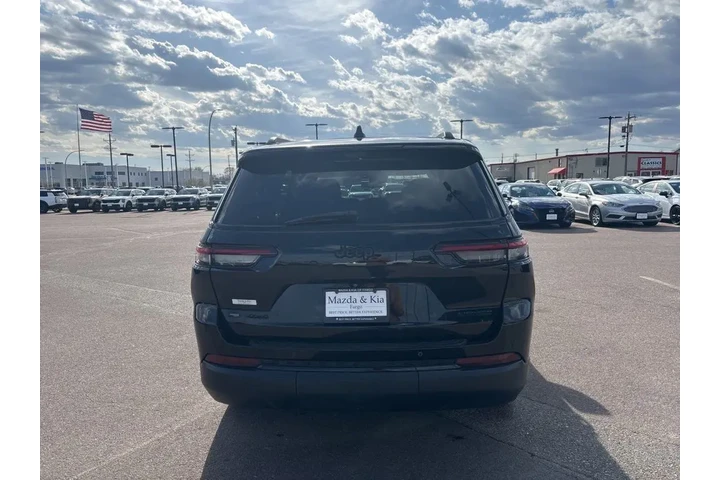 $30999 : 2022 Grand Cherokee L Limited image 6