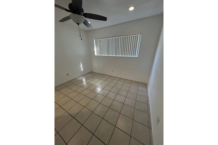 $800 : SE RENTA RECAMARA EN ANAHEIM image 2