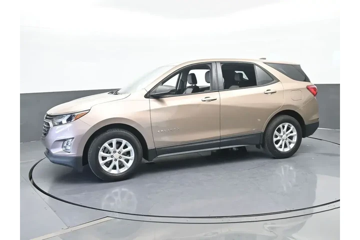 $13899 : Chevrolet Equinox 2019 LS 4d image 2