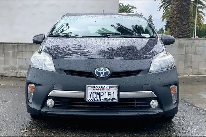 $12985 : Toyota Prius Plug-in Hybrid image 3