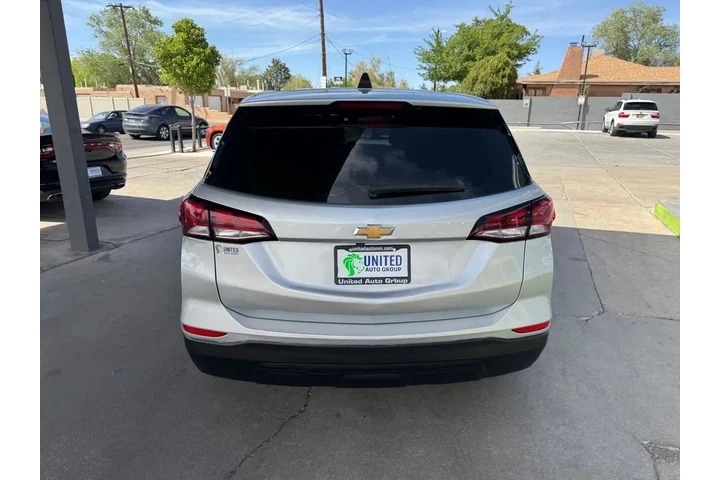 2022 Equinox LS 2WD image 6