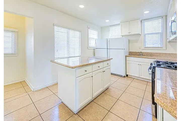 $1450 : 1 Bedroom Apt for rent in LA image 5
