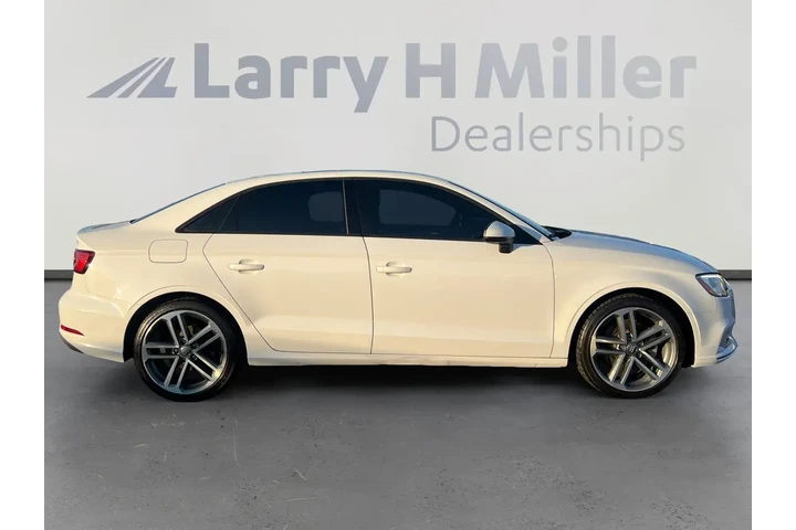 $17117 : Audi A3 2018 AWD 2.0T quattr image 6