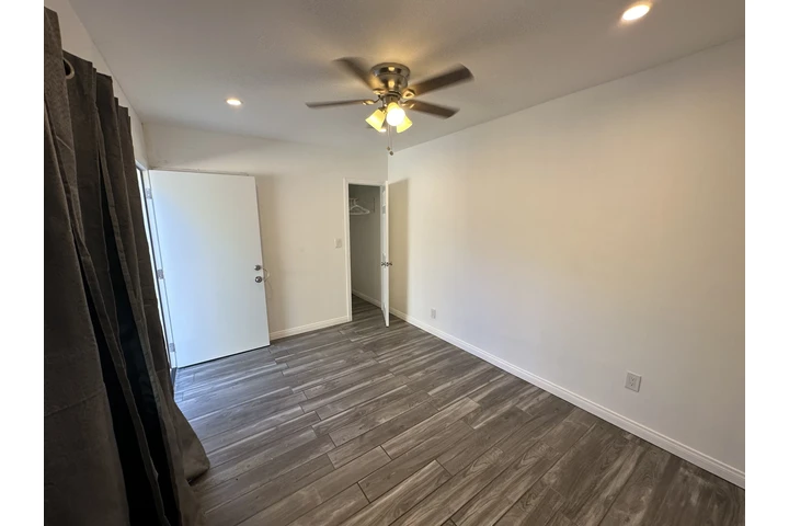 $1000 : Se renta Cuarto con baño image 6