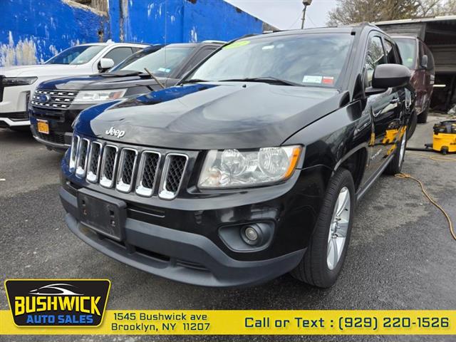 $5995 : Used 2012 Compass 4WD 4dr Lat image 2