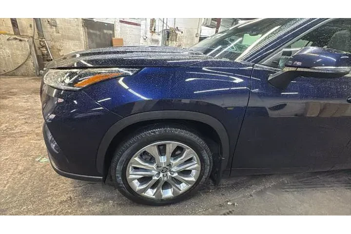 $29546 : Toyota Highlander 2021 AWD L image 9
