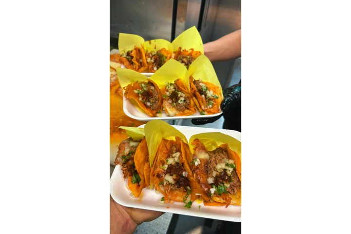 Taqueros birria estilo Tijuana image 1