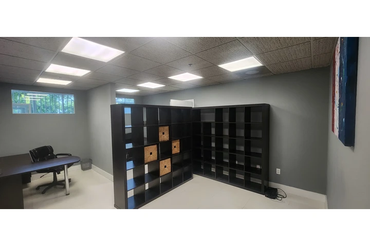 $1100 : Oficina para la Renta en Doral image 3