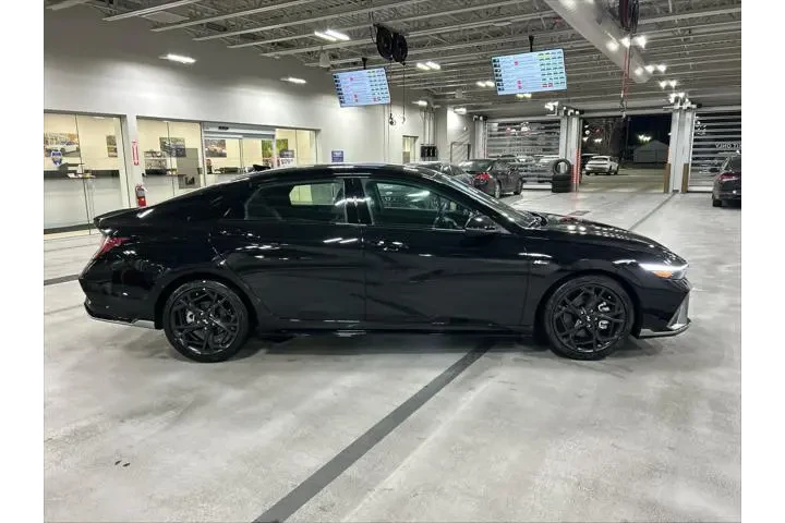 $27299 : Hyundai ELANTRA 2025 N Line image 9