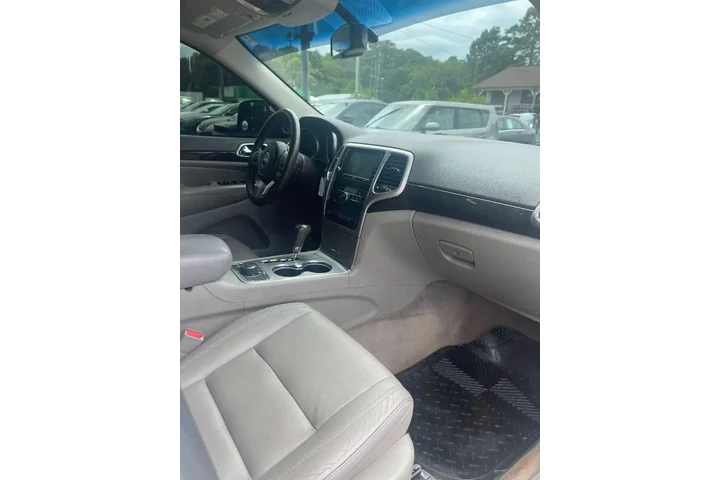 2012 Grand Cherokee image 8