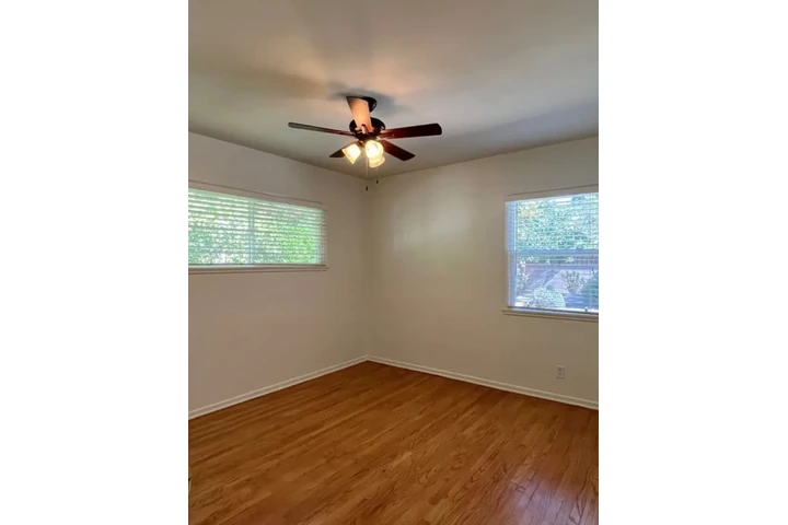 $2459 : Beautiful 3bed house image 5