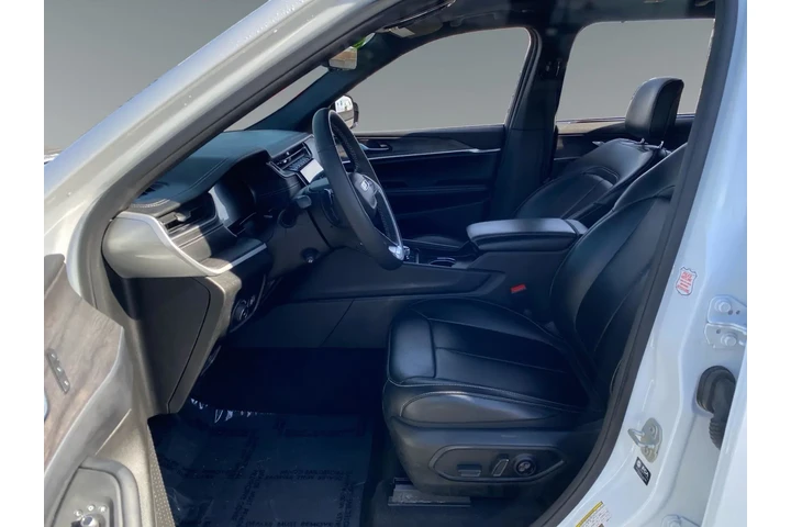 $39053 : Jeep Grand Cherokee L 2024 4 image 9