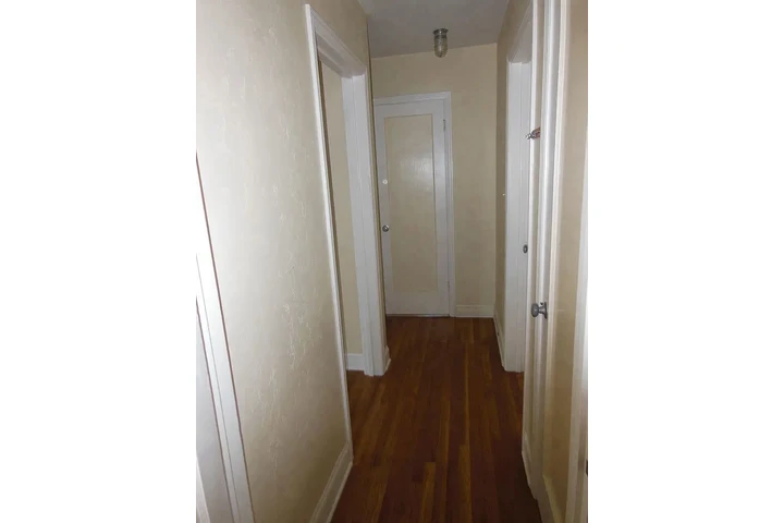$900 : 2 BR/1 Ba charming cottage dup image 5
