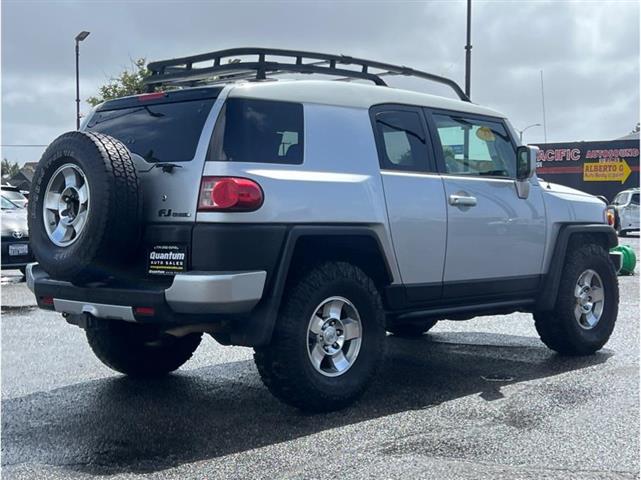 2008 Toyota FJ Cruiser Sport image 3