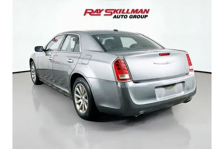 $7975 : Chrysler 300 2011 Limited 4d image 5