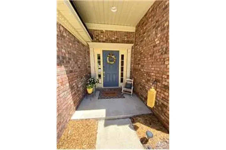 $3100 : Rental property with 3 bedro image 3