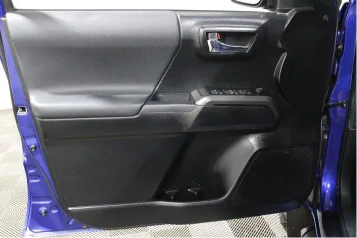 $39998 : Toyota Tacoma 2022 4x4 TRD S image 6