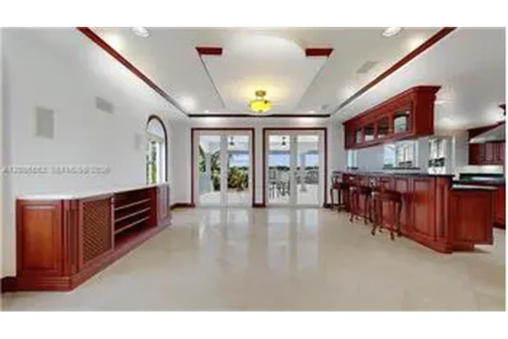 $19000 : Rental property with 5 bedro image 9