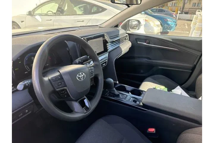 $27888 : Toyota Camry 2025 SE 4dr Sed image 9