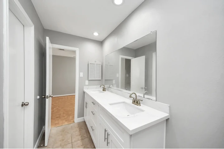 $2400 : House for Rent image 7