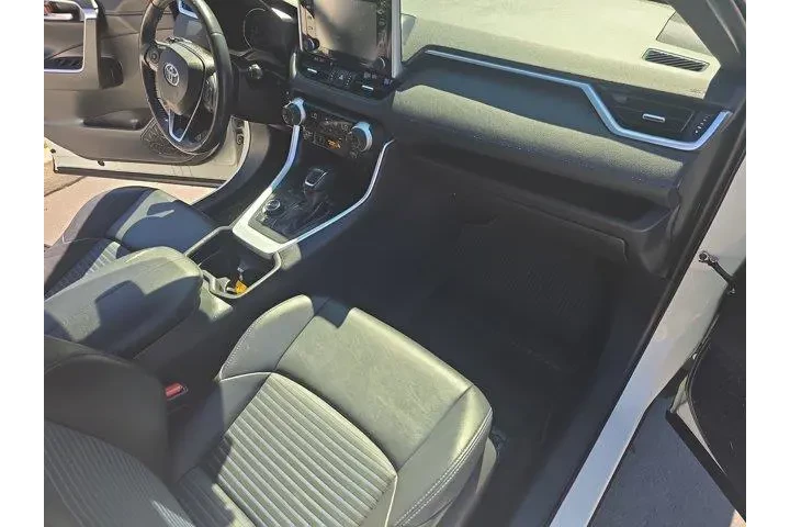 $29995 : Toyota RAV4 Hybrid 2021 AWD image 9