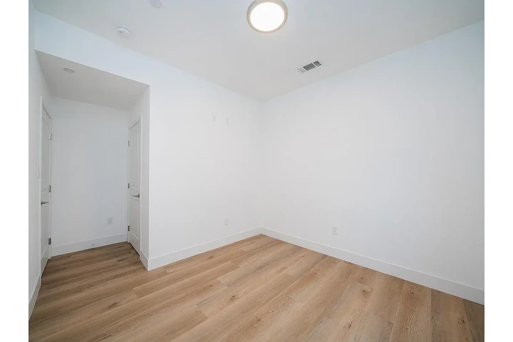 $3000 : Beautiful Home 3B/2B image 6