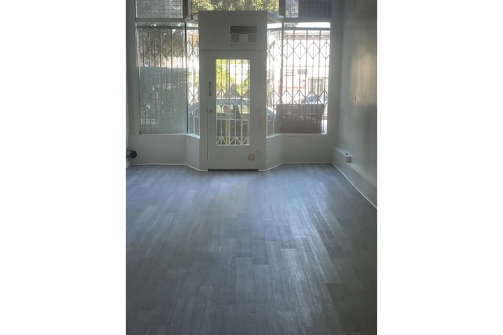 $1400 : Espacio Comercial image 1