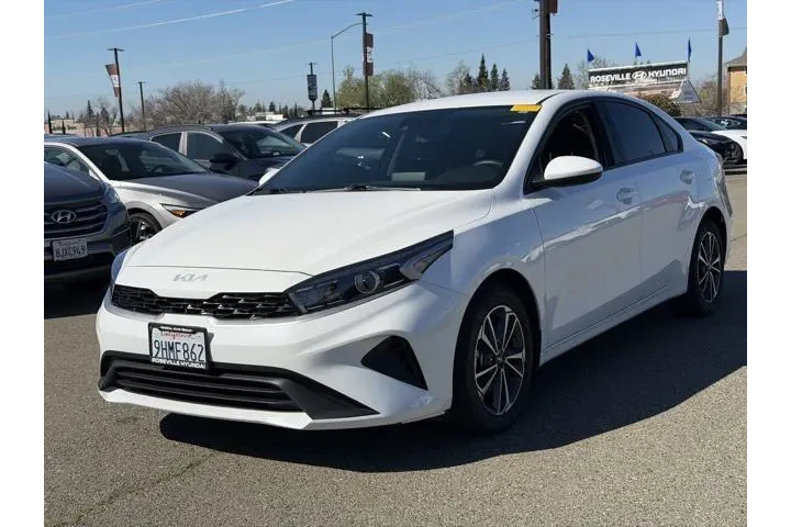 $18991 : Kia Forte 2023 LXS 4dr Sedan image 3