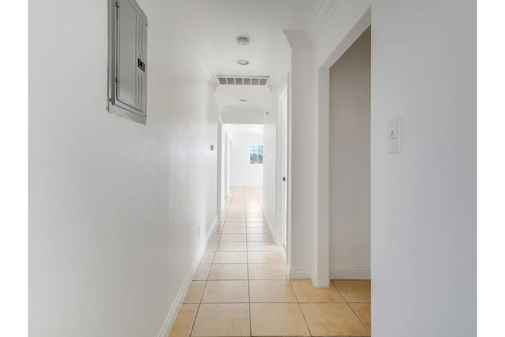 $3700 : Beautiful Home 4B/2B image 8