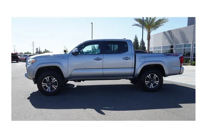 $28784 : 2017 Tacoma TRD Sport Pickup image 9