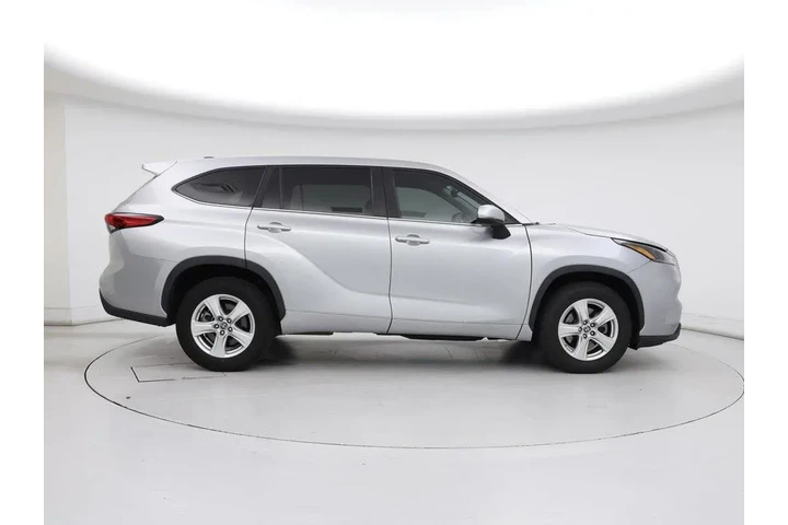 $28998 : Toyota Highlander 2023 L 4dr image 7