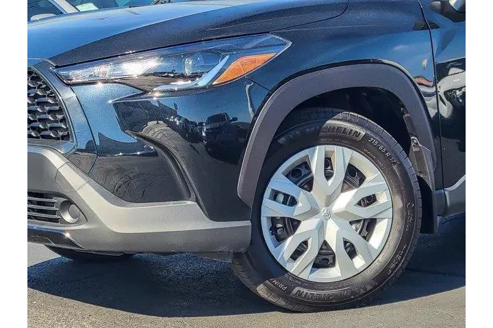 $32852 : Toyota Corolla Cross 2025 AW image 3