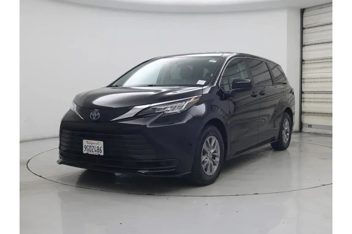 $35998 : Toyota Sienna 2023 LE 8-Pass image 4