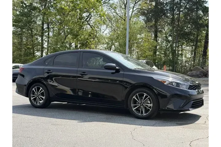 $17451 : Kia Forte 2024 LX 4dr Sedan image 2