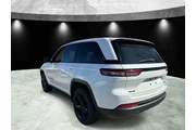 $29985 : Jeep Grand Cherokee 2023 4x4 thumbnail