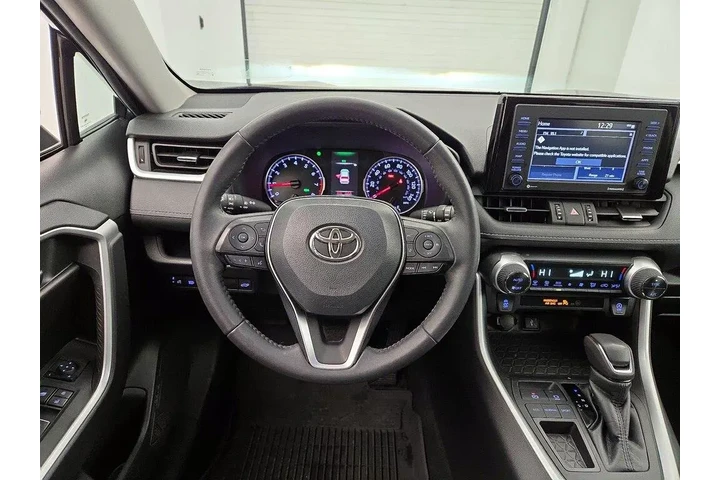 $28998 : Toyota RAV4 2022 XLE Premium image 10