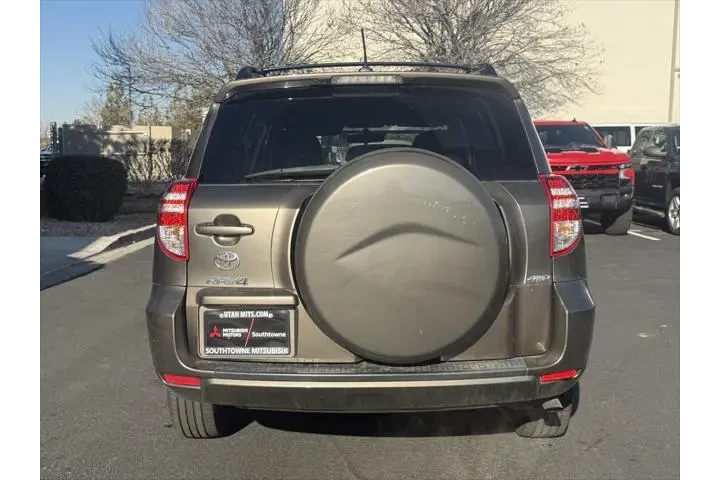 $12399 : Toyota RAV4 2012 4x4 Base 4d image 6