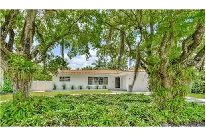 $6000 : Rental property with 3 bedro image 1